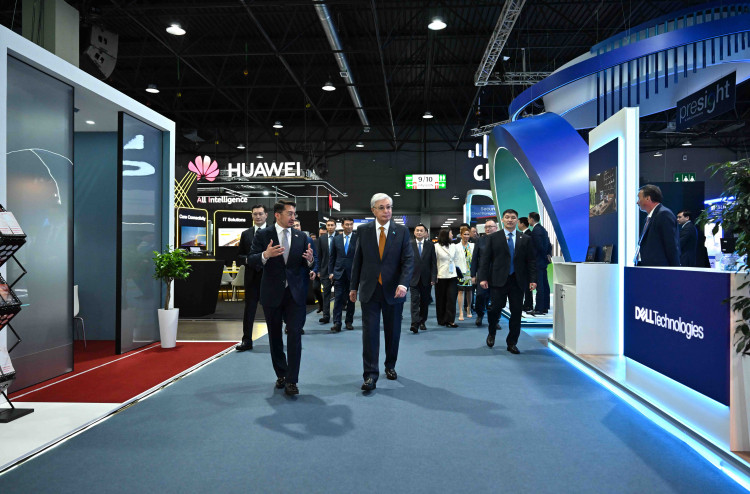 Глава государства посетил выставку GITEX AI Central Asia & Caucasus