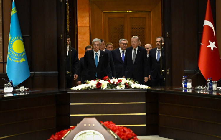 Presidents of Kazakhstan and Türkiye Hold Expanded-Format Talks